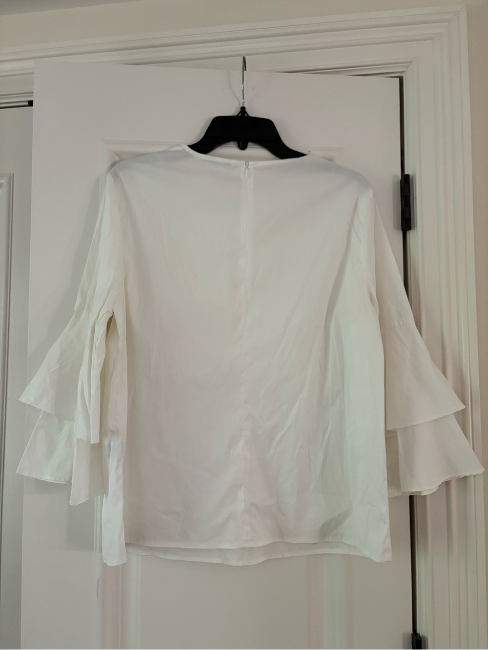 J. McLaughlin White Tiered Ruffle Sleeve Blouse - Picture 3 of 3